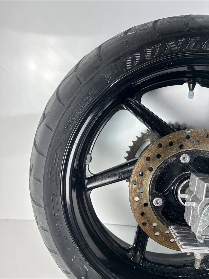 Llanta trasera Honda CBR600F3 1996 con piñón de rotor de neumático OEM llanta recta buena Foto 3 de 4