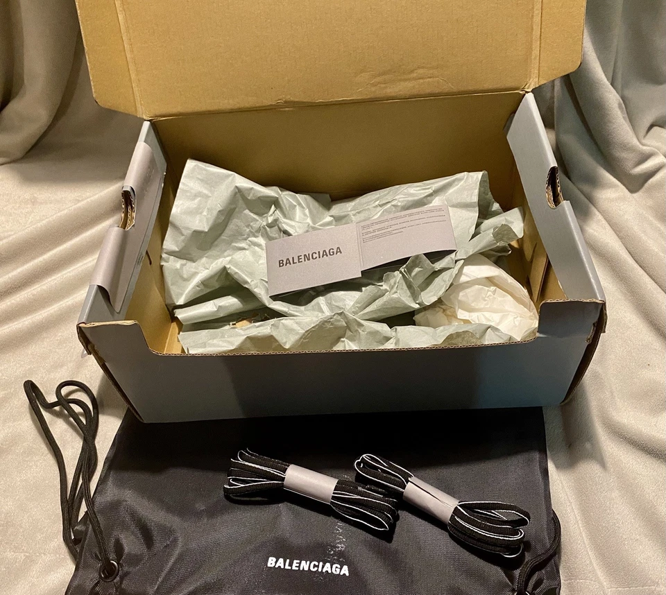 Caja Balenciaga, Juego de 2 pares de cordones y bolso - Cordón Unisex Negro Usado  Foto 2 de 4