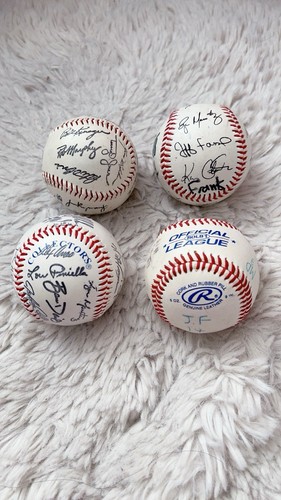 4 Baseball with Signatures (Collectibles) - Picture 2 of 3