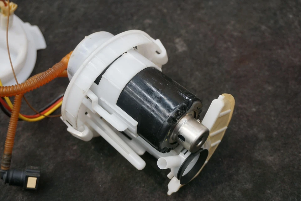 Conjunto de bomba de combustible de gasolina 3,0 L OEM 4M0919087G Audi Q7 4M 2017-19 Foto 3 de 4