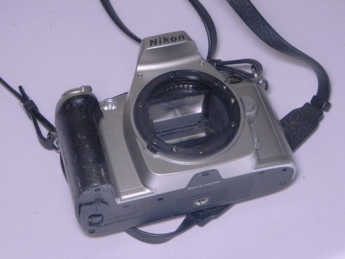 Cuerpo de cámara fotográfica Nikon F55 35 mm SLR vintage - (no probada/se vende como está) - c9 - Imagen 6 de 6