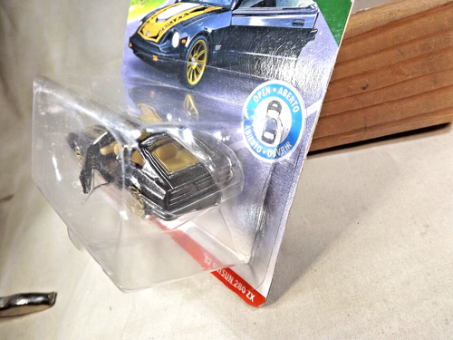2018 Matchbox Moving Parts MBX Road Trip '82 DATSUN Z80 ZX Black w/GoldSplit10Sp - Picture 5 of 6
