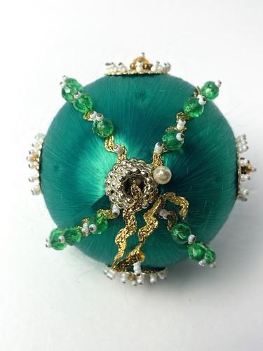 Vintage Beaded Sequin Push Pin Ornament Christmas Green Gold Medallion Pearl 4" - Picture 5 of 11