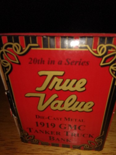 NIB ~ ERTL ~ 1919 TRUE VALUE ~ GMC Tanker Truck Bank ~ Diecast 1:30 ~ Red - Picture 3 of 8