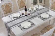 Set De Chemin De Table En Damassé Flocké Avec Frange En Chenille Et Strass