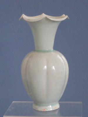 Pretty Song Dynasty Hu Tian Yao Vase 湖田窯影青花瓶 | eBay