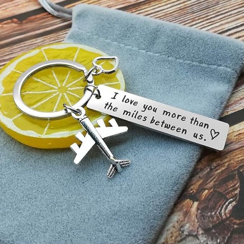 Couple Keychain Long Distance Relationship Gift for Boyfriend Girlfriend I Love - 第 3/3 張圖片