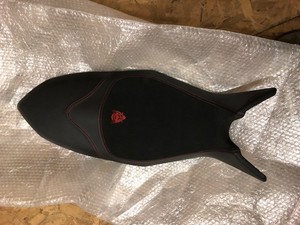 MV-Agusta-Brutal-seat