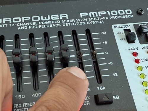 Mezclador alimentado de 12 canales BROKEN Behringer Europower PMP1000 500W **NO funciona - Imagen 2 de 9