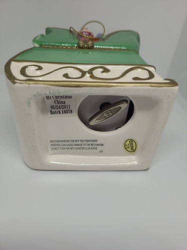 Mr Christmas musikalischer Weihnachtsmannschlitten mit Spielzeug animiertes Ornament aufklappbar Porzellan  - Bild 6 von 9