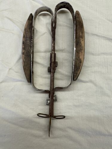 Vintage Punch Rug Shuttle 2 Needle Hooking Tool - Picture 2 of 10
