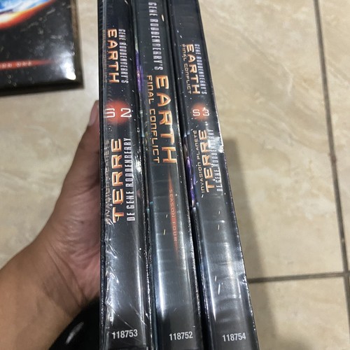 Gene Roddenberry's Earth Final Conflict Seasons 1-4. Universal Studios 2009. - Picture 2 of 3