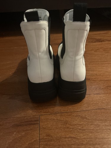 FOREVER 21 WHITE AND BLACK PLATFORM BOOTS GENUINE AUTHENTIC NEVER WORN SIZE 5.5 - Picture 3 of 5