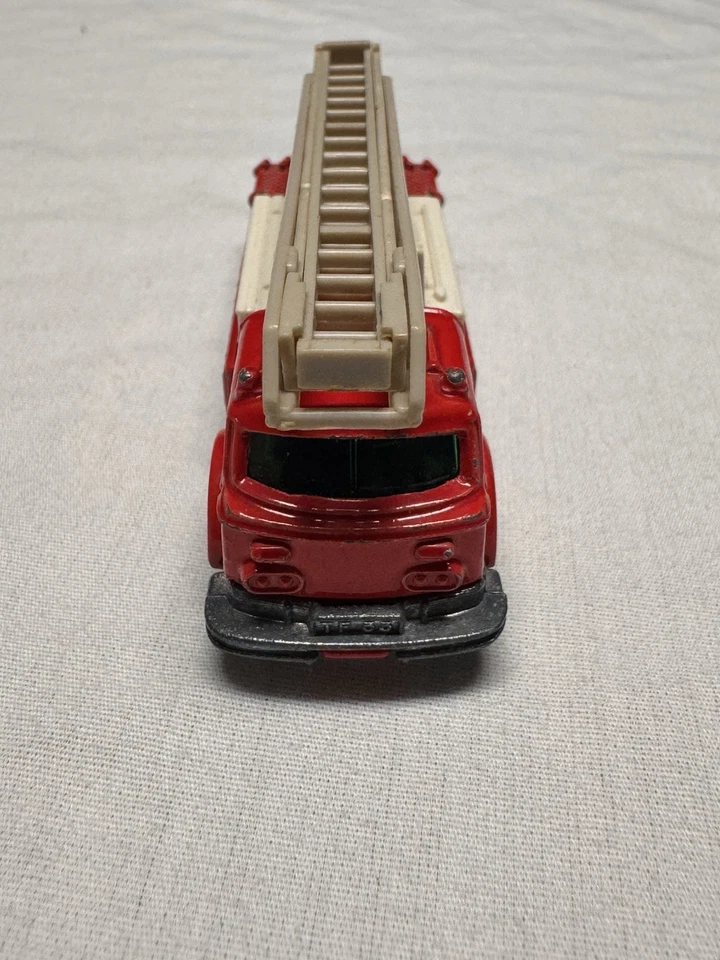 Camión de bomberos Tomica Ladder Chief 1978 vintage rojo No.F33 Tomy S = 1:143 hecho en Japón Foto 4 de 4