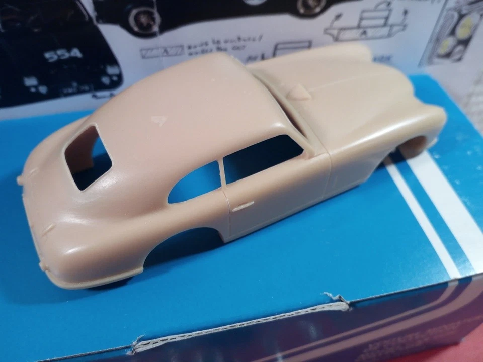 1-43 Aston Martin DB3  coupè Le Mans '52 #32 Resin kit Provence moulage - Immagine 3 di 4