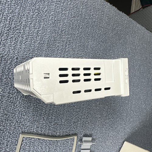 New Siemens RWF55.50A9 Temperature Controller - Picture 7 of 10