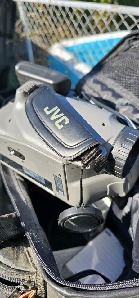 Videocámara de video películas JVC compacta GR-AX910 VHS-C paquete probado con control remoto de batería Foto 2 de 2