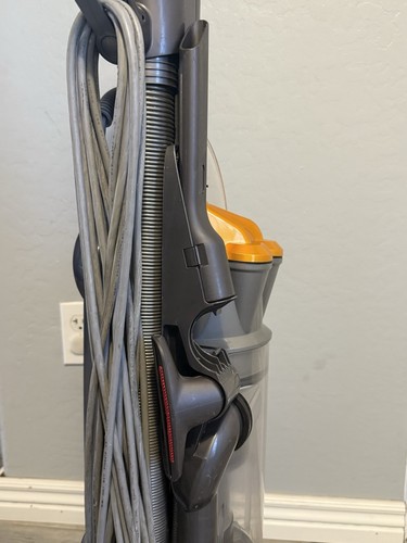 Dyson Absolute DC17 upright vacuum cleaner W/ Attachments-Cleaned & Tested - Picture 18 of 21