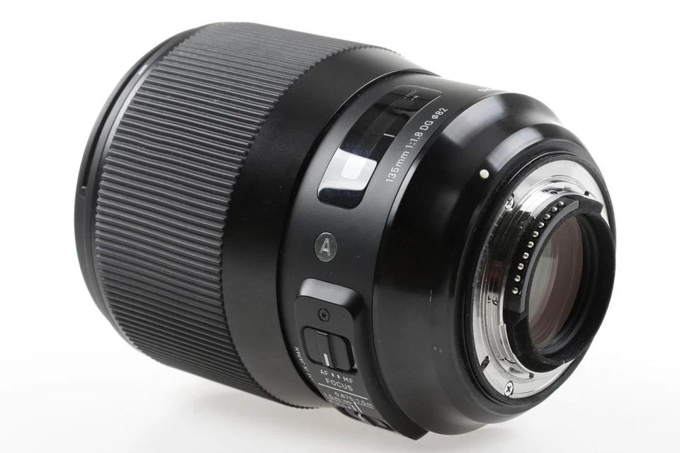 SIGMA 135mm f/1,8 DG HSM Art für Nikon - SNr: 82189674 - Bild 4 von 4
