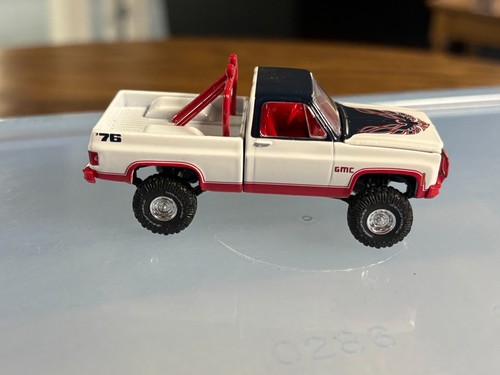 M2 Machines 1976 GMC Sierra Grande 15 4x4 Firebird Pickup Truck - Bild 2 von 10