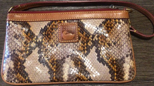 Dooney & Bourke Bronceado Serpiente Estampado Grande Delgado Muñequera Pequeña Monedero Mini Bolso - Imagen 1 de 4