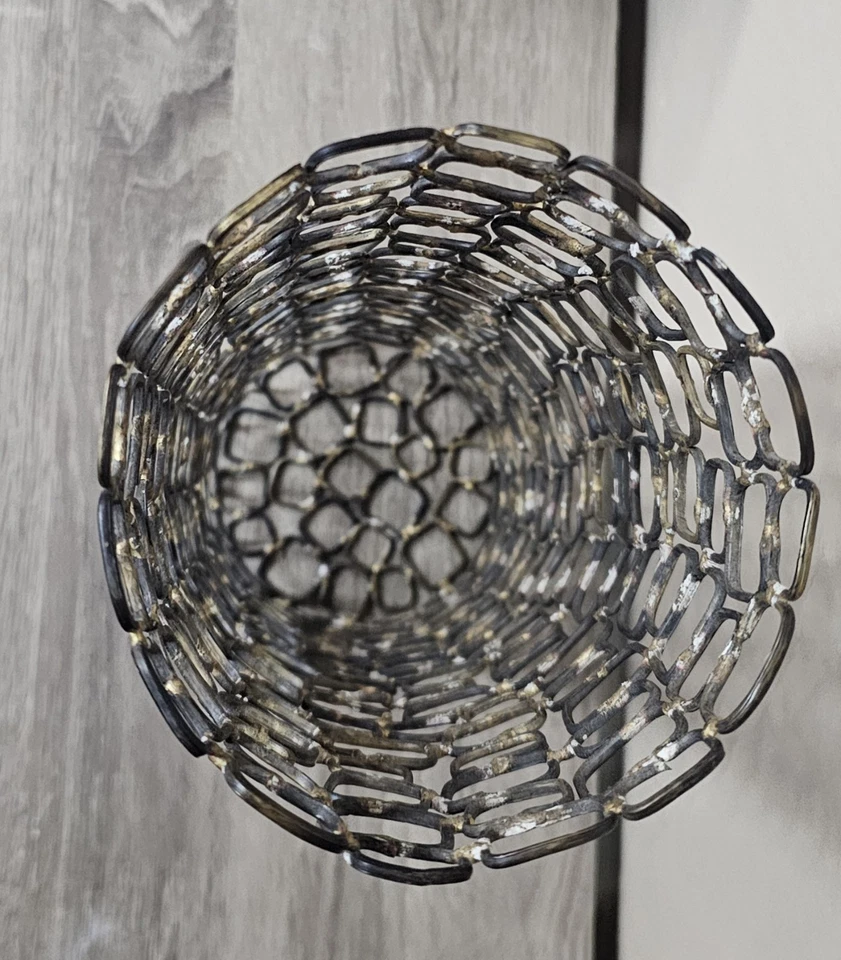 Candelabro de alambre de metal marrón oscuro con detalles dorados 14,5" de alto Foto 3 de 4