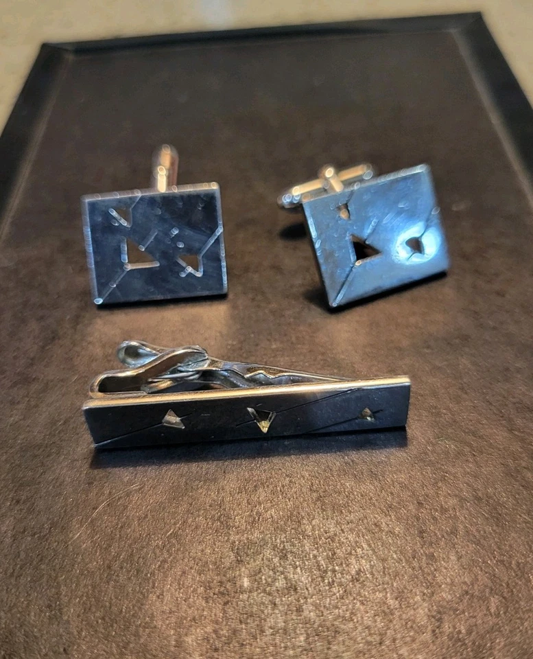 Juego de gemelos y barra de corbata Swank | Corte geométrico tono plateado | Vintage para hombre’s Foto 2 de 4