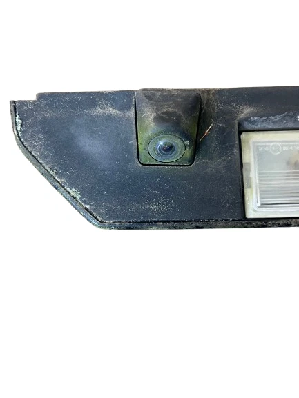 Land Rover LR4 2010-2016 OEM Upper Tailgate Cargo Handle Sumatra Black W. Camera - Image 3 of 4