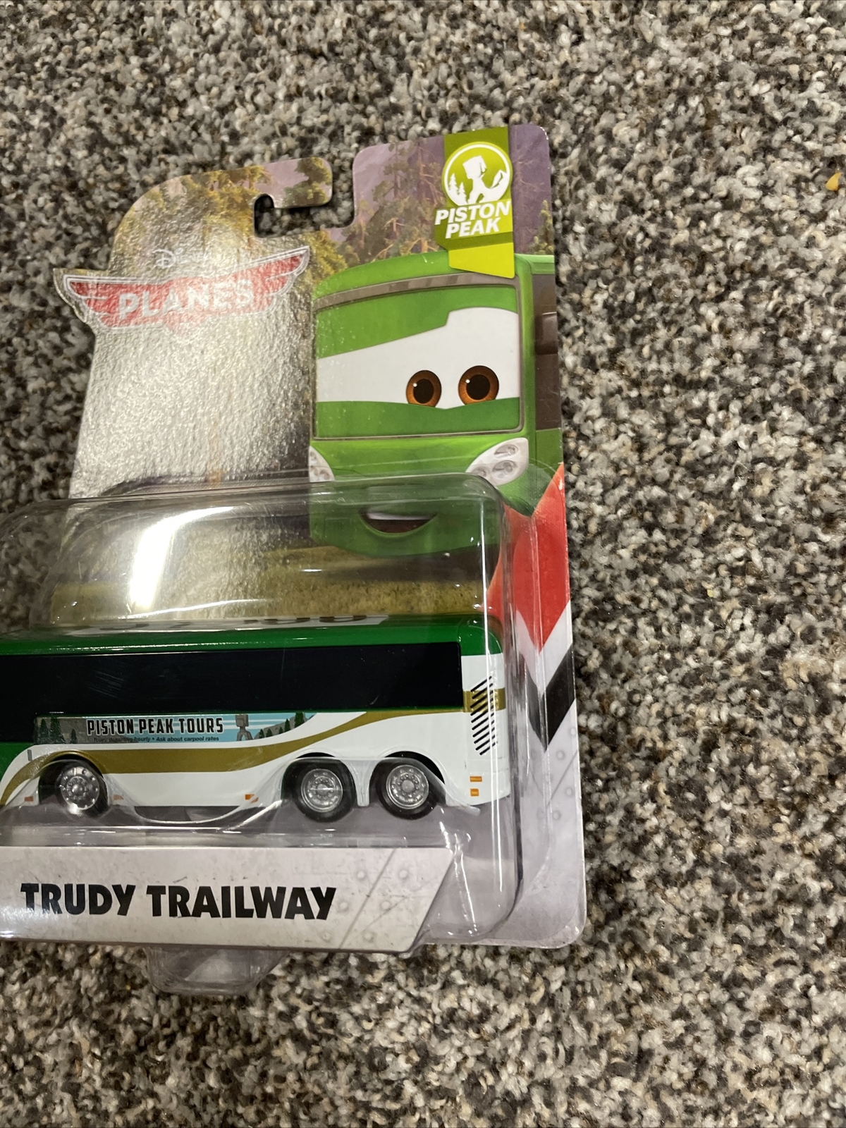DISNEY PIXAR PLANES TRUDY TRAILWAY TOUR BUS! PISTON PEAK SERIES - Picture 3 of 10