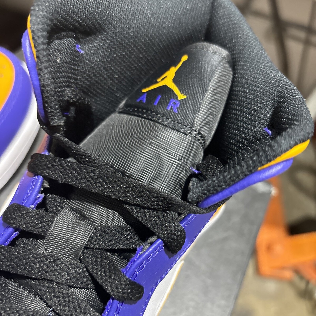 トニー Men's Jordan 1 Mid Dark Concord/Taxi-White-Black (DQ8426 517