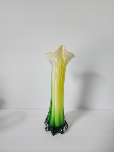 Green and yellow art glass jack in the pulpit vase - Picture 7 of 15