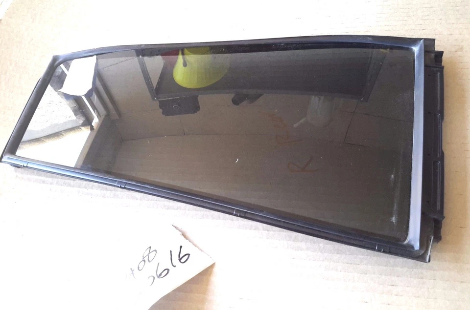 2008-2012 Toyota Highlander Right Rear Passenger Door Vent Glass OEM - Изображение 2 из 4