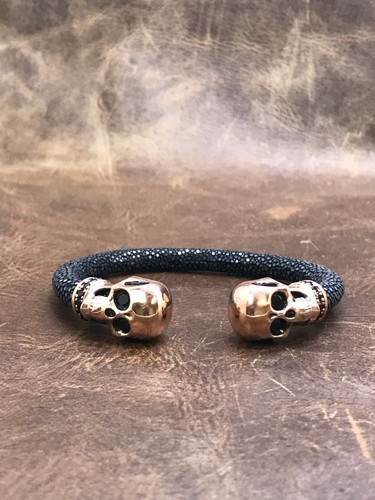 Schwarzes natürliches Rochenleder 925 Sterlingsilber Totenkopf Armband $NR Auktion!!!