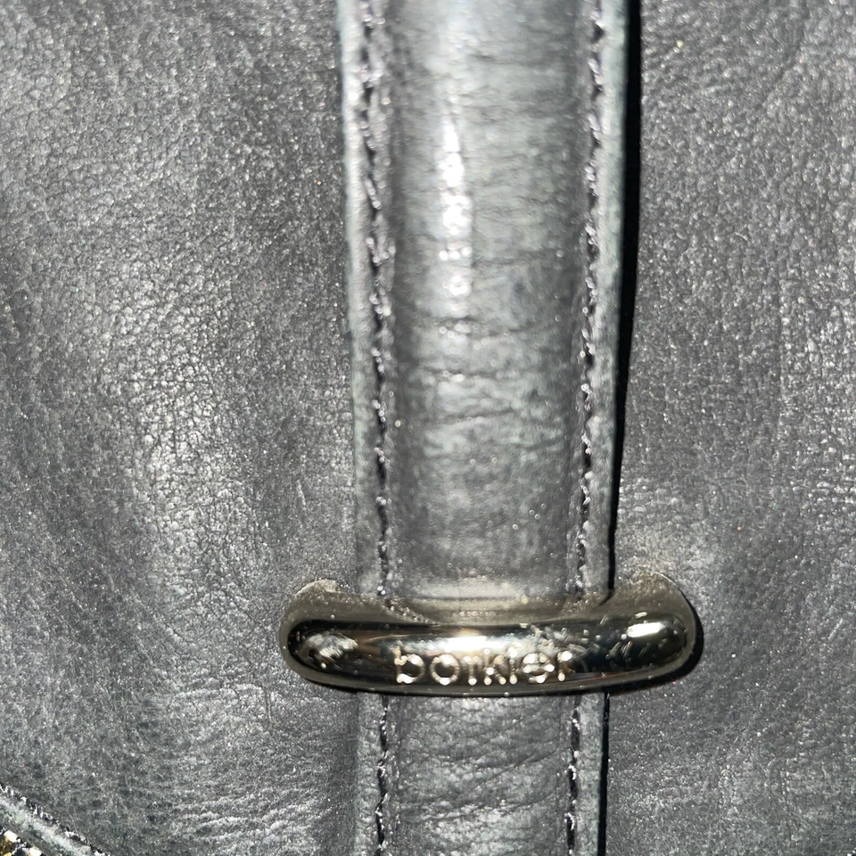 Bolso Cartera Botkier Cuero Negro Herrajes Dorados con Cremallera Foto 3 de 4