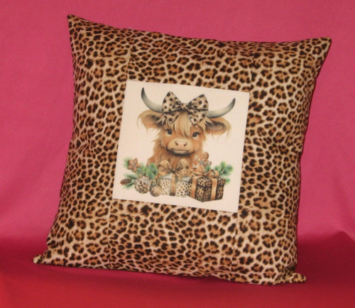 Handmade Throw Pillow Cover - 14" - Highland Cow - Christmas - Multi color - Picture 1 of 2