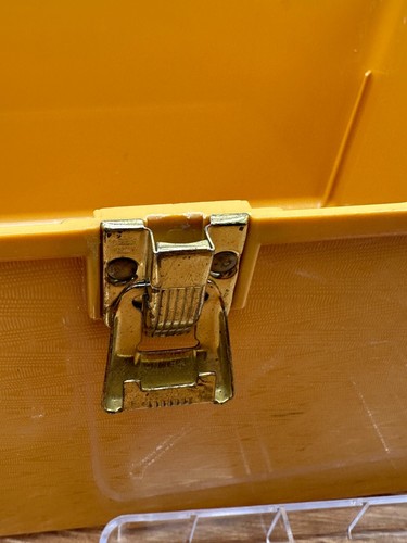 Vintage Wilson Wil-hold Retro Harvest Gold Plastic Sewing/Storage Box w/2 Trays - Picture 8 of 16