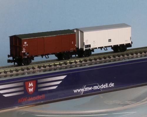 MW-Modell N-EU-403 , Spur N, 2er Set DR / PKP ex FS Spitzdachgüterwagen, Ep.3 - Bild 1 von 4
