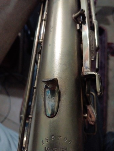 Vintage Buescher Alto Saxophone - Picture 3 of 8