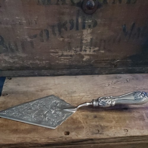 VINTAGE SILVER PLATED ORNATE PIE/CAKE SERVER MADE IN ITALY - Picture 1 of 10