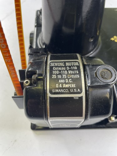1939 Singer Featherweight 221 Sewing Machine with Case & Attachments AF173762 - Picture 14 of 24