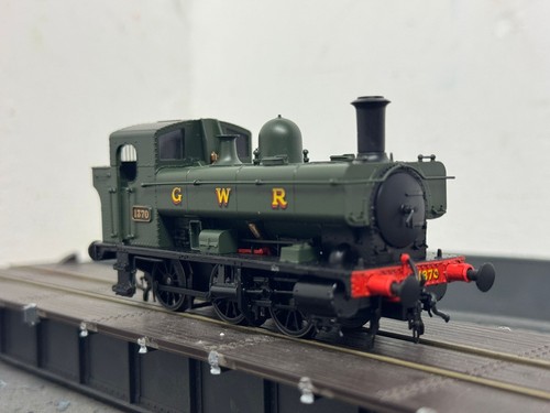 Heljan 1322 Class 1366 0-6-0PT 1370 in GWR grün - Spur O / verpackt