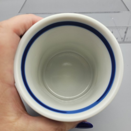 Handbemalter Keramik Stiftehalter Zahnbürstenhalter Becher weiß mit blauem Fisch - Bild 8 von 10