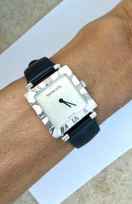 Tiffany & Co. Atlas Damen Quarz Swiss Made 925 Silber Leder schwarz L3640