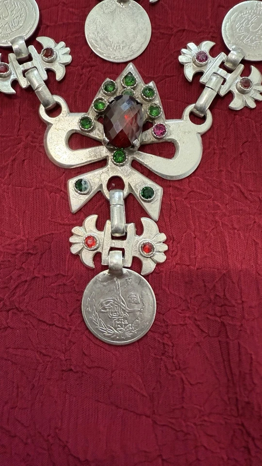 Collar de plata afgana artesanal con monedas antiguas (1931) Foto 2 de 4