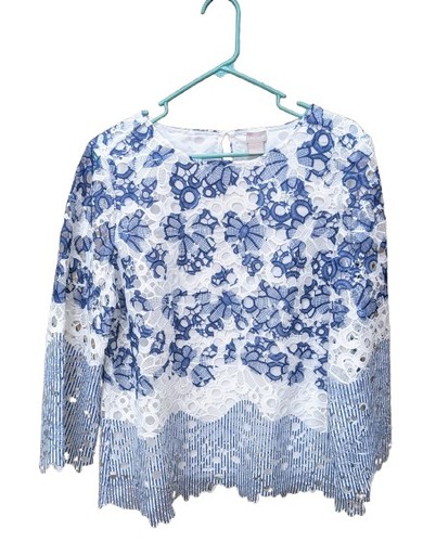 Chico's Embroidered Lace Eyelet Blouse Coastal Blue/White Sz 1 M Scallop Hem - Picture 2 of 10