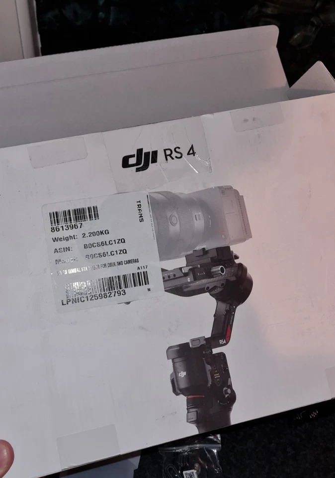 DJI RS 4 Gimbal Stabilizer for DSLR & Mirrorless Cameras Standard Kit - Image 3 of 4