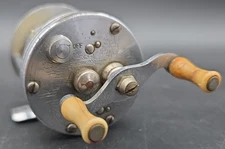 Vintage STALWART Casting Reel USA Engraved Scene Level Wind Works – Rare Style