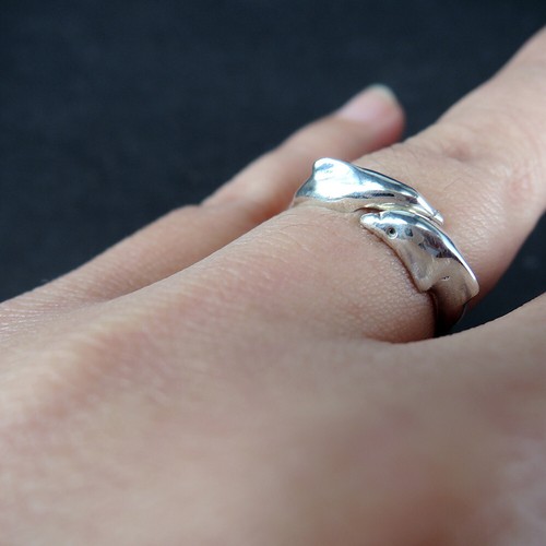 Anillo de plata esterlina 925 con diseño de delfín gemelo, talla P (Reino Unido) 8 (Estados Unidos) - Imagen 3 de 10