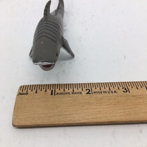 Mixed Lot of Toy Sharks & Discovery Channel Paddlefish, Robot Shark - Picture 24 of 24