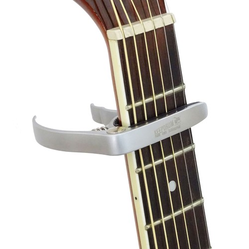 keepdrum Kapodaster para guitarra acústica y eléctrica plata con manivela de cuerdas - Imagen 5 de 7